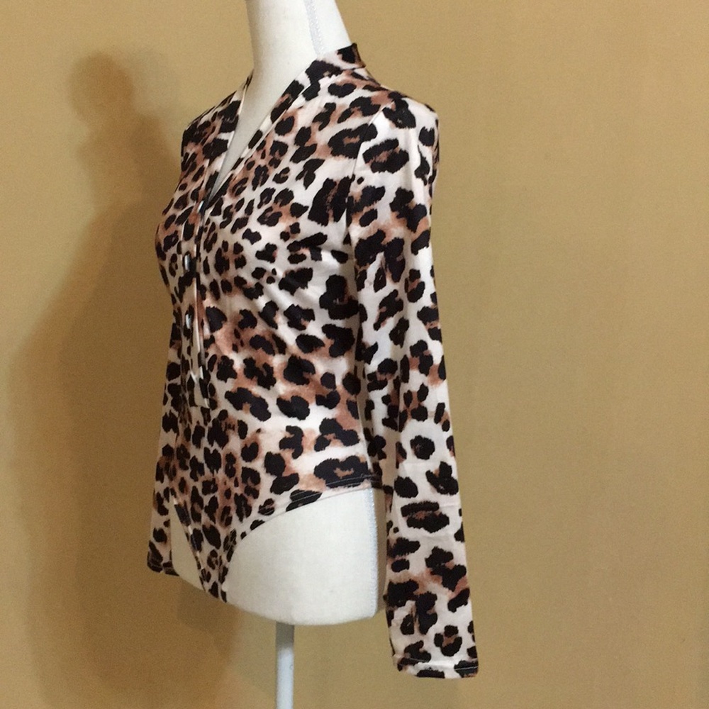 🧡NWOT🖤LEOPARD LONG SLEEVE BODYSUIT - Picture 4 of 15